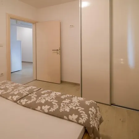 Bogdanic Krk I شقة *